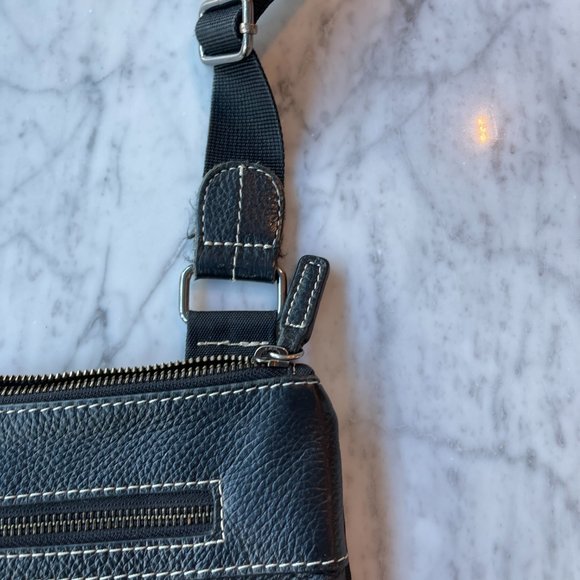 Roots Premium Black Leather Bag - Picture 4 of 11